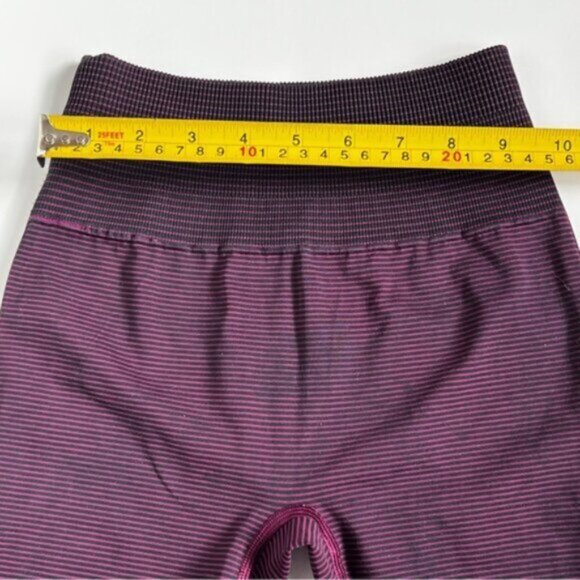 Lululemon   Bordeaux Stripe Womens Sz 2  Ebb to Train Tight - Picture 15 of 16